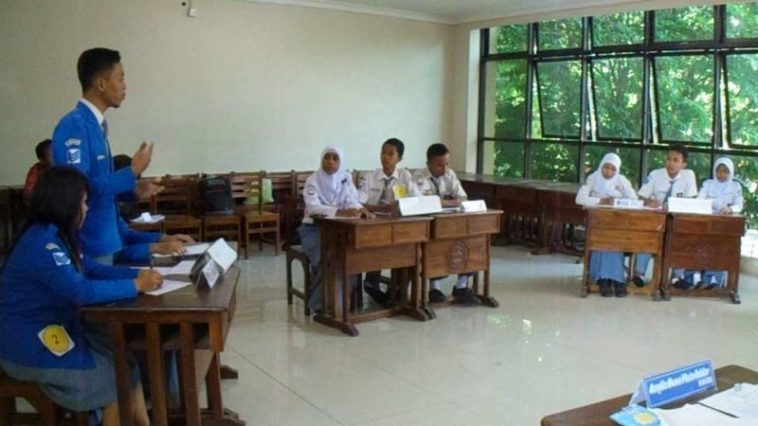 Mengupas Daya Tarik Fakultas Favorit Anak IPS: Lebih dari Sekadar Pilihan Studi